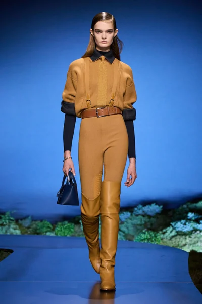 Look 14